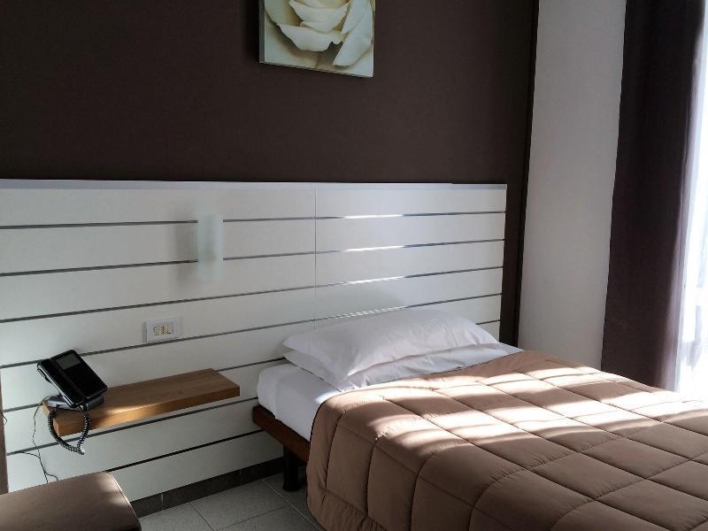 Bert Hotel Сесто-Сан-Джованни Экстерьер фото