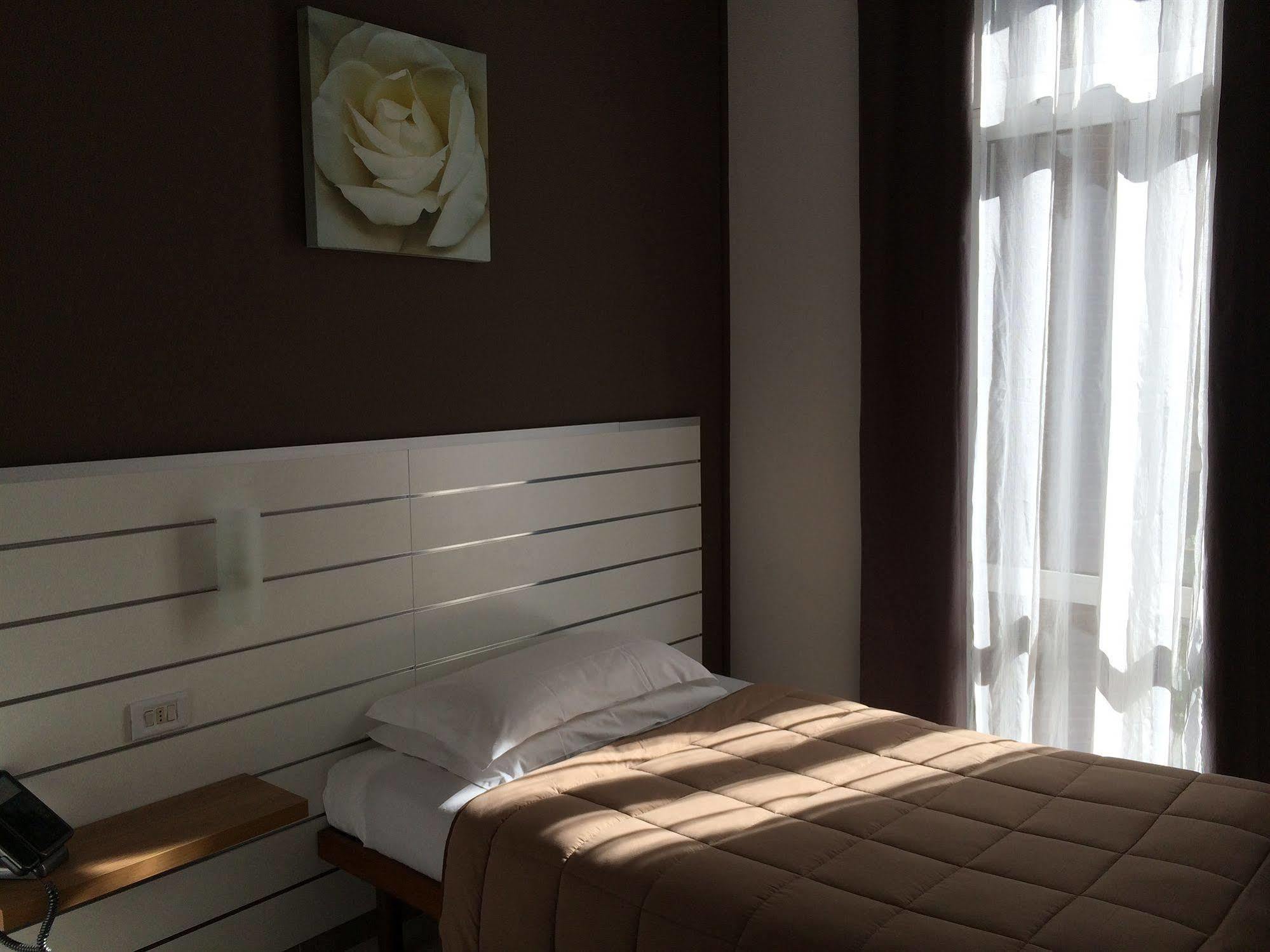 Bert Hotel Сесто-Сан-Джованни Экстерьер фото
