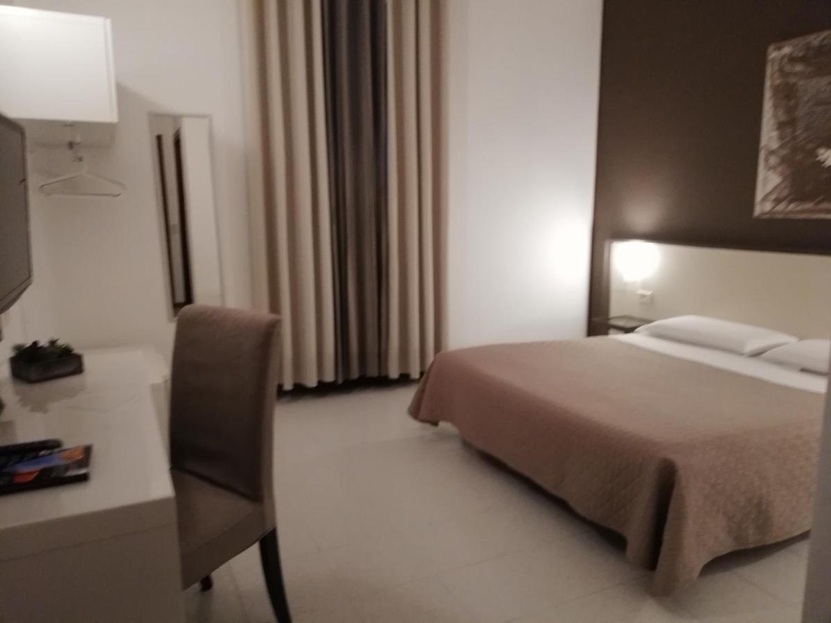 Bert Hotel Сесто-Сан-Джованни Экстерьер фото